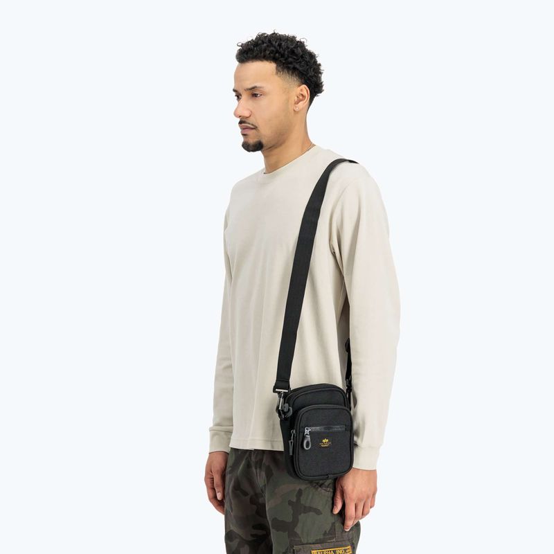 Férfi Alpha Industries Label Messenger Bag Small 1 l fekete 3